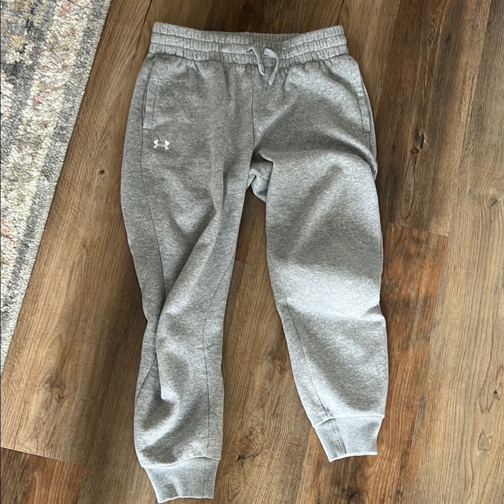 Women’s under Armour sweatpants